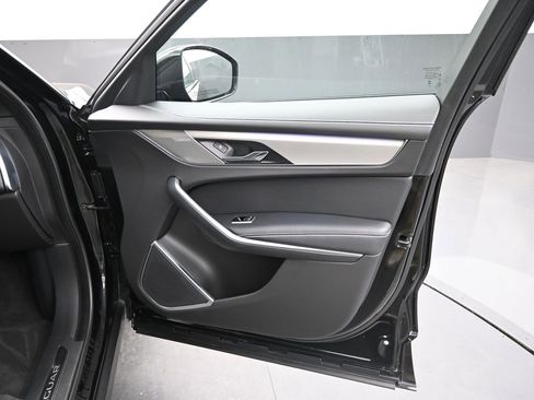 Certified 2026 Jaguar F-PACE R-Dynamic S image 9