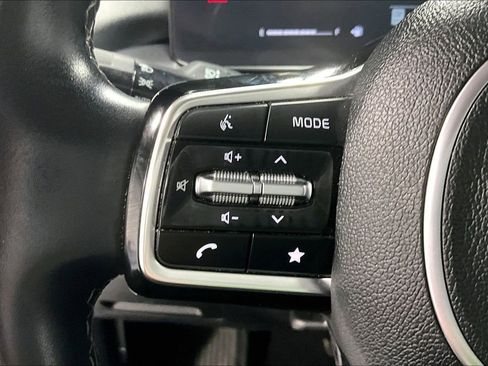 Used 2024 Kia Sorento S image 23