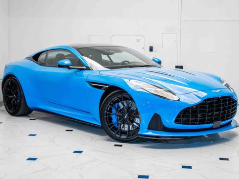 Used 2024 Aston Martin DB12 Coupe image 34