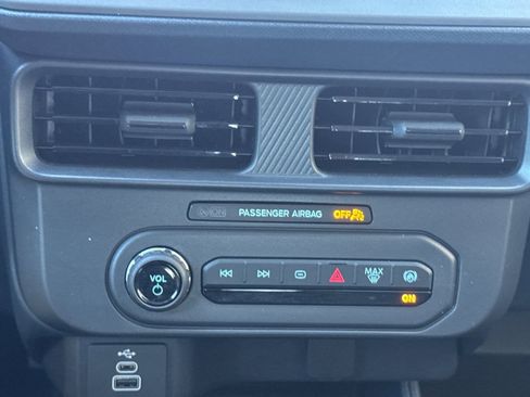 Used 2025 Ford Maverick XL w/ Equipment Group 102A image 20