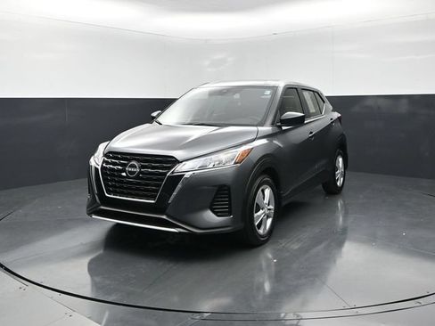 Used 2025 Nissan Kicks Play S FWD image 4