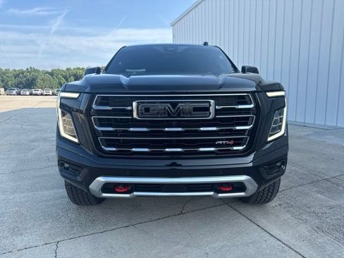 Used 2025 GMC Yukon XL AT4 w/ AT4 Premium Package AWD/4WD image 8