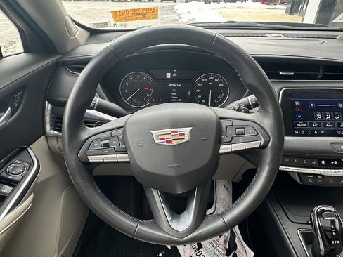 Certified 2023 Cadillac XT4 Luxury w/ Cold Weather Package image 11