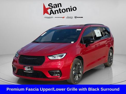 New 2026 Chrysler Pacifica Select w/ S Appearance Package FWD image 7