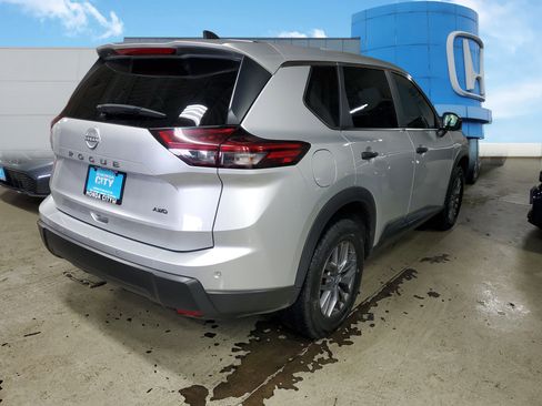 Used 2024 Nissan Rogue S AWD/4WD image 5