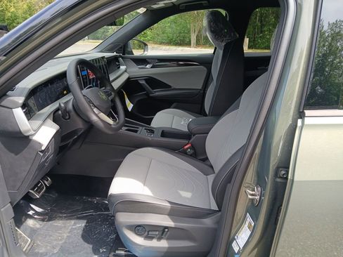 New 2026 Volkswagen Tiguan SE R-Line image 9