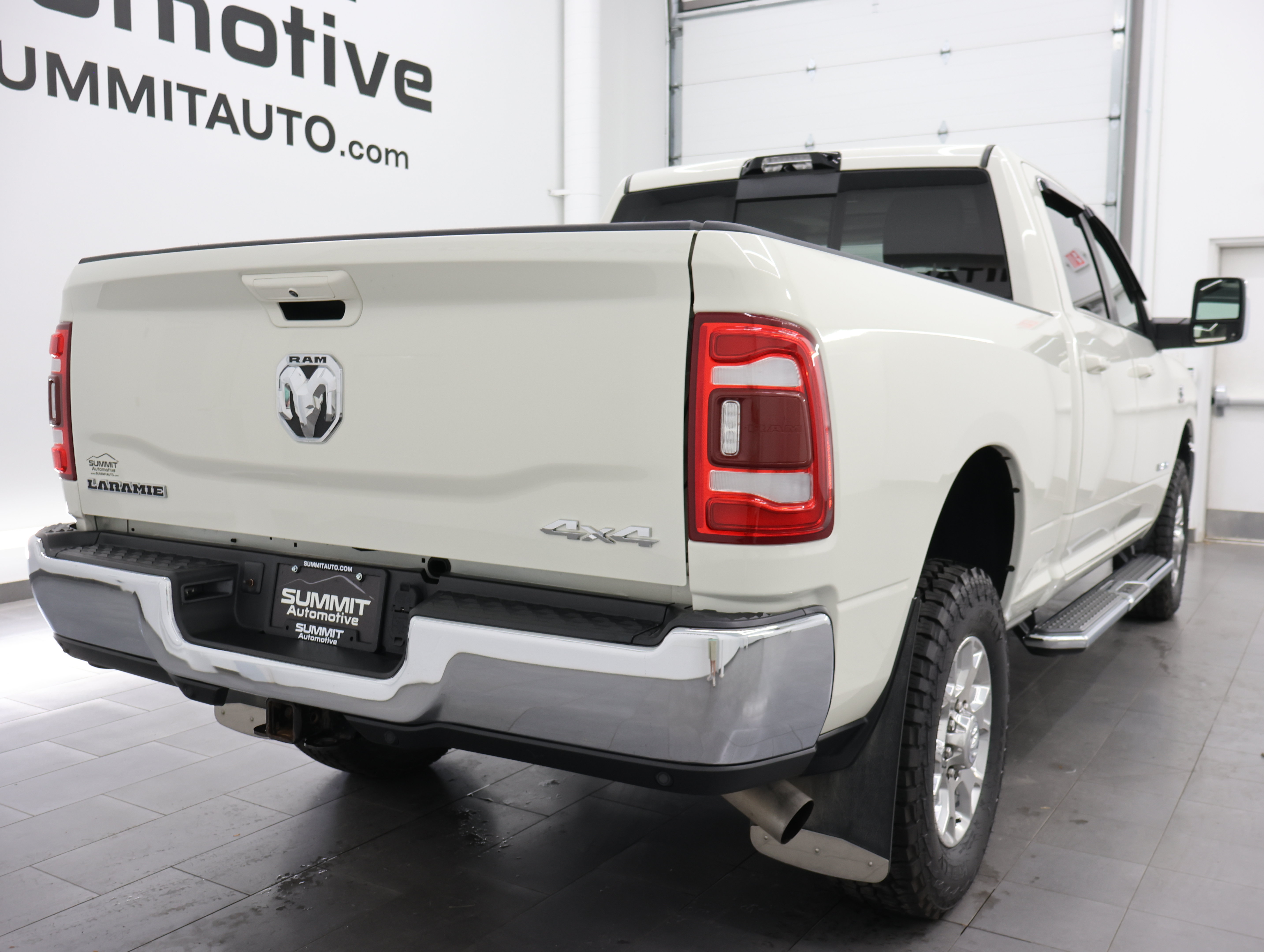Used 2024 RAM 2500 Laramie AWD/4WD image 4