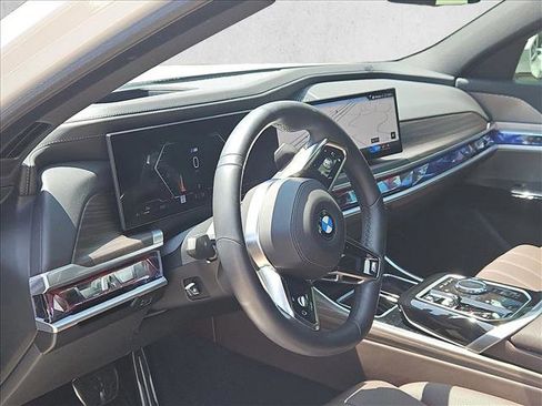 Certified 2024 BMW 760i xDrive AWD/4WD image 10