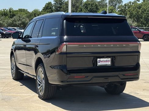 Used 2025 Lincoln Navigator Reserve AWD/4WD image 4