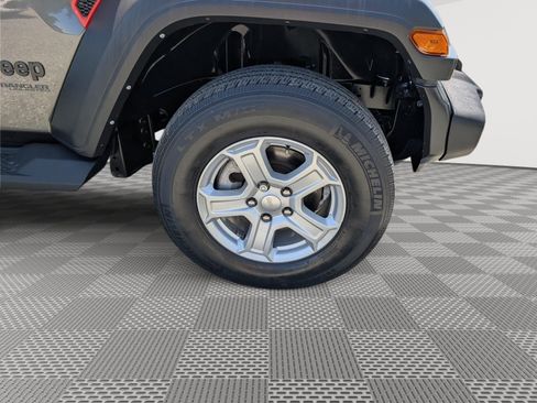 Used 2022 Jeep Wrangler Unlimited Sport AWD/4WD image 9