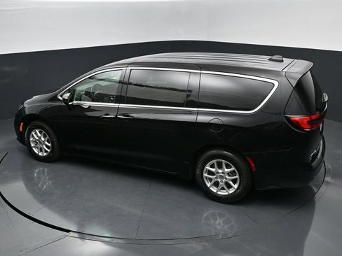 Used 2024 Chrysler Pacifica Touring-L FWD image 31
