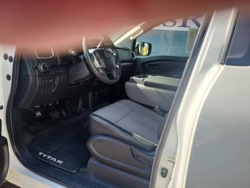 Used 2018 Nissan Titan S w/ HD Front GAWR Package AWD/4WD image 9