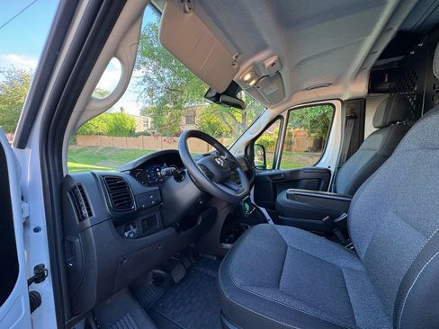 Used 2025 RAM ProMaster 2500 w/ U-Haul Equipment Group FWD image 12