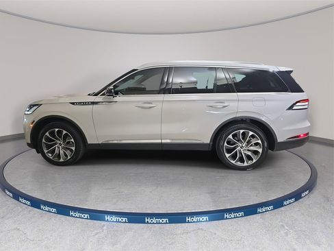 Used 2025 Lincoln Aviator Reserve w/ Illumination Package image 9
