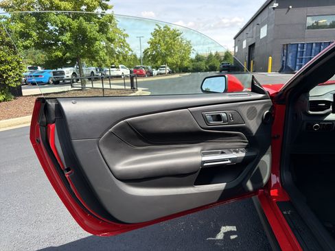 Used 2025 Ford Mustang Convertible RWD image 15