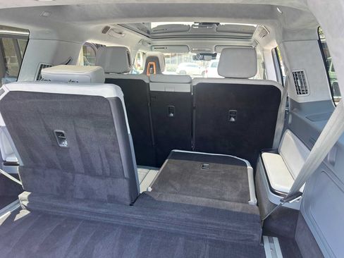 Used 2025 Rivian R1S Premium AWD/4WD image 37