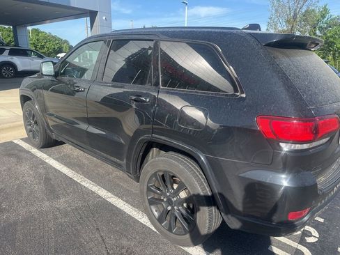 Used 2019 Jeep Grand Cherokee Altitude image 2