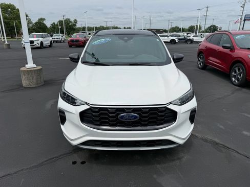 Used 2023 Ford Escape ST-Line w/ Tech Pack #1 AWD/4WD image 2