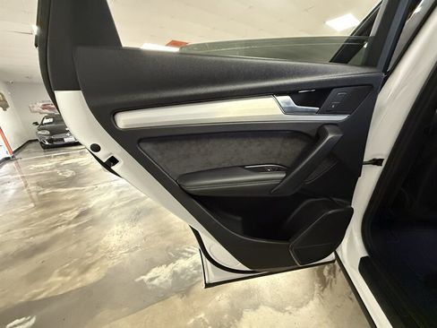 Used 2019 Audi SQ5 Premium Plus w/ Premium Plus Package image 16