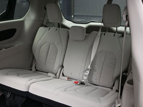 Used 2017 Chrysler Pacifica Touring Plus image 30