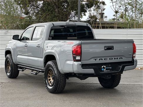 Used 2019 Toyota Tacoma TRD Sport image 3