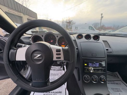 Used 2005 Nissan 350Z Enthusiast image 14