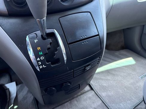 Used 2009 Toyota Sienna LE FWD image 33