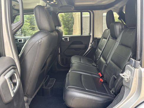 Used 2020 Jeep Wrangler Unlimited Sahara AWD/4WD image 28