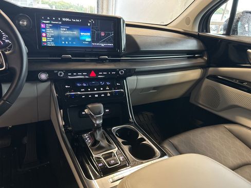 Certified 2024 Kia Carnival EX image 28