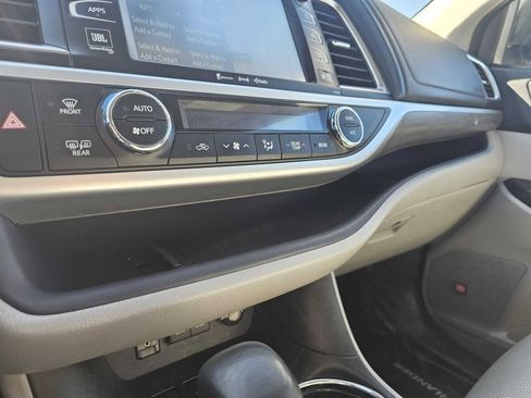 Used 2017 Toyota Highlander Limited Platinum image 16