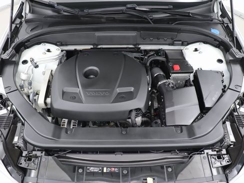 Used 2020 Volvo XC60 T5 R-Design w/ Protection Package image 9