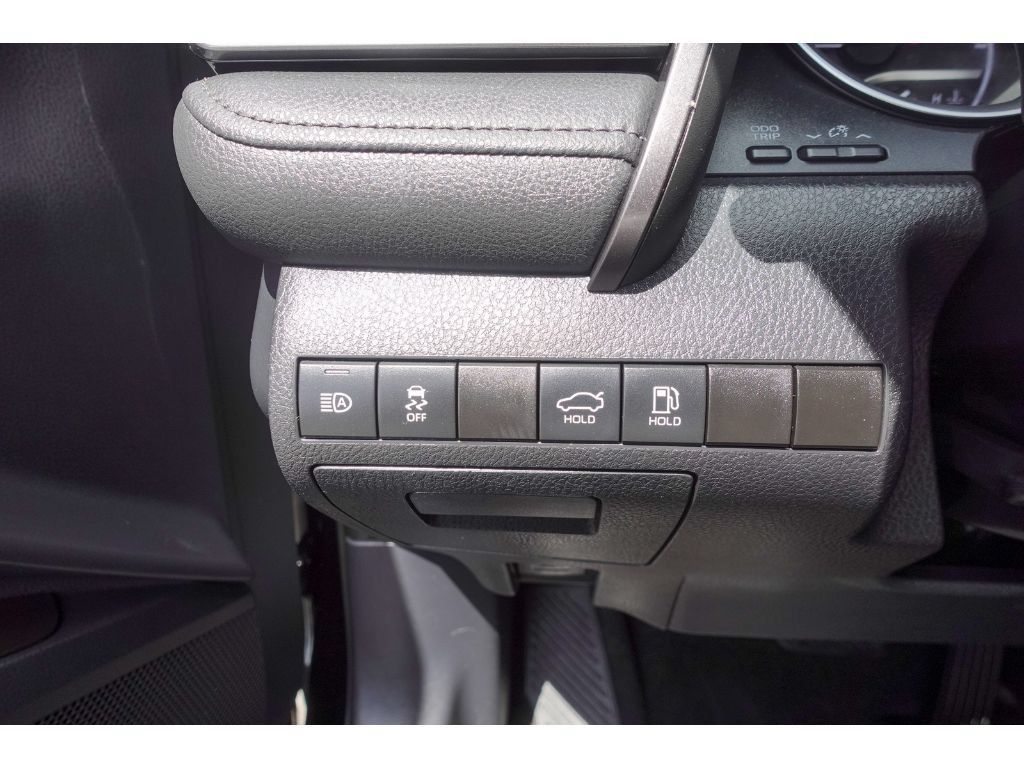Used 2021 Toyota Camry XLE FWD image 12