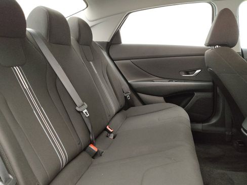 Used 2022 Hyundai Elantra SEL w/ Convenience Package FWD image 19
