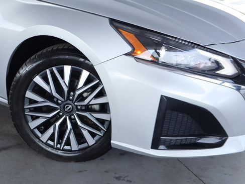 Used 2024 Nissan Altima 2.5 SV FWD image 4