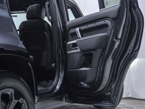 Used 2023 Land Rover Defender 110 X-Dynamic SE image 18