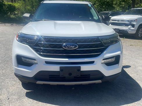 Used 2021 Ford Explorer XLT w/ Equipment Group 202A AWD/4WD image 11