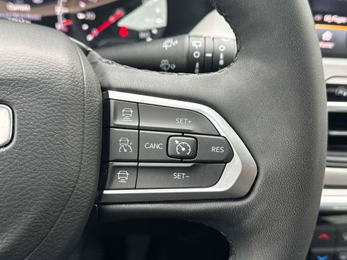 Used 2025 Jeep Compass Limited AWD/4WD image 8