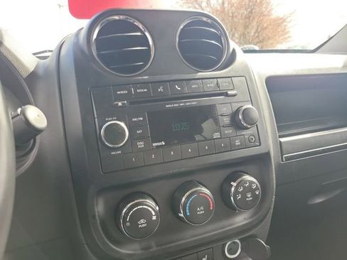Used 2017 Jeep Patriot Latitude AWD/4WD image 21