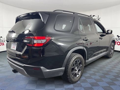 Used 2025 Honda Pilot TrailSport image 7