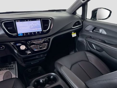 New 2026 Chrysler Voyager LX image 21