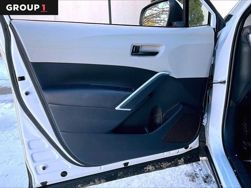 Used 2023 Toyota Corolla Cross LE w/ Moonroof Package image 22