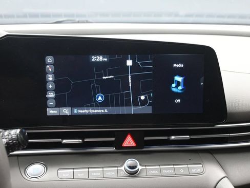 Used 2025 Hyundai Elantra SEL FWD image 16