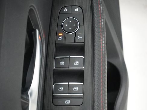 Used 2025 Nissan Kicks SR w/ SR Premium Package FWD image 13