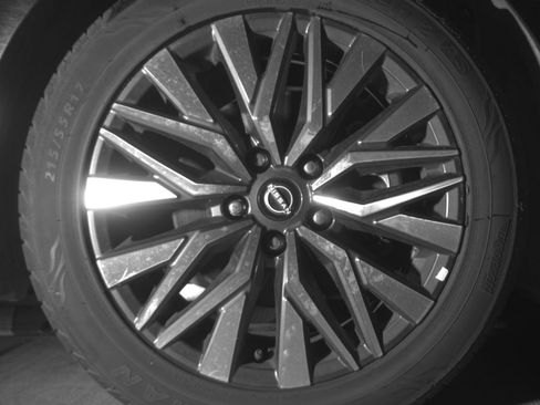 Used 2025 Nissan Altima 2.5 SV FWD image 13