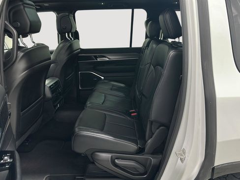 Used 2024 Jeep Wagoneer Series II image 23