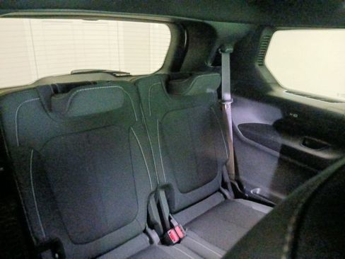 Used 2024 Jeep Grand Cherokee L Laredo w/ Luxury Tech Group I AWD/4WD image 11