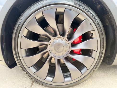 Used 2023 Tesla Model Y Performance AWD/4WD image 9