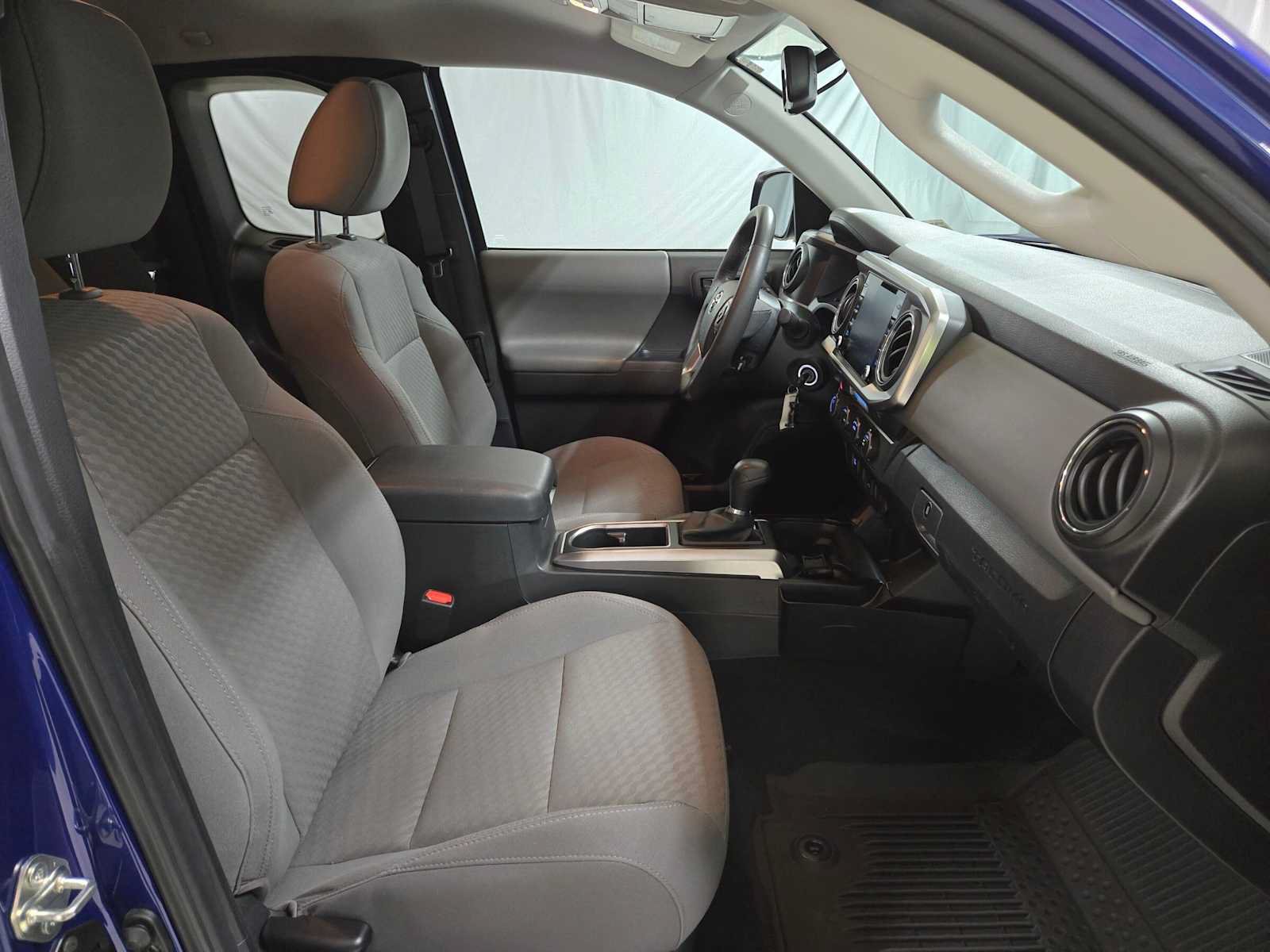 Used 2022 Toyota Tacoma SR5 AWD/4WD image 10