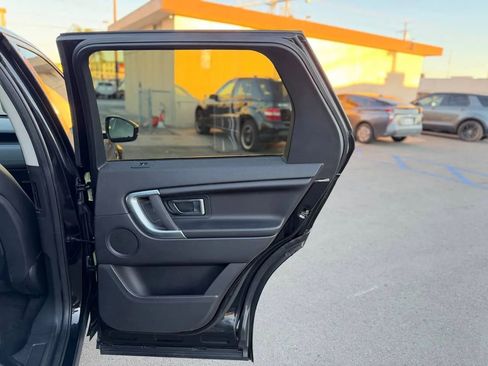 Used 2018 Land Rover Discovery Sport SE image 24