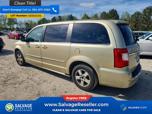 Used 2011 Chrysler Town & Country Touring FWD image 3
